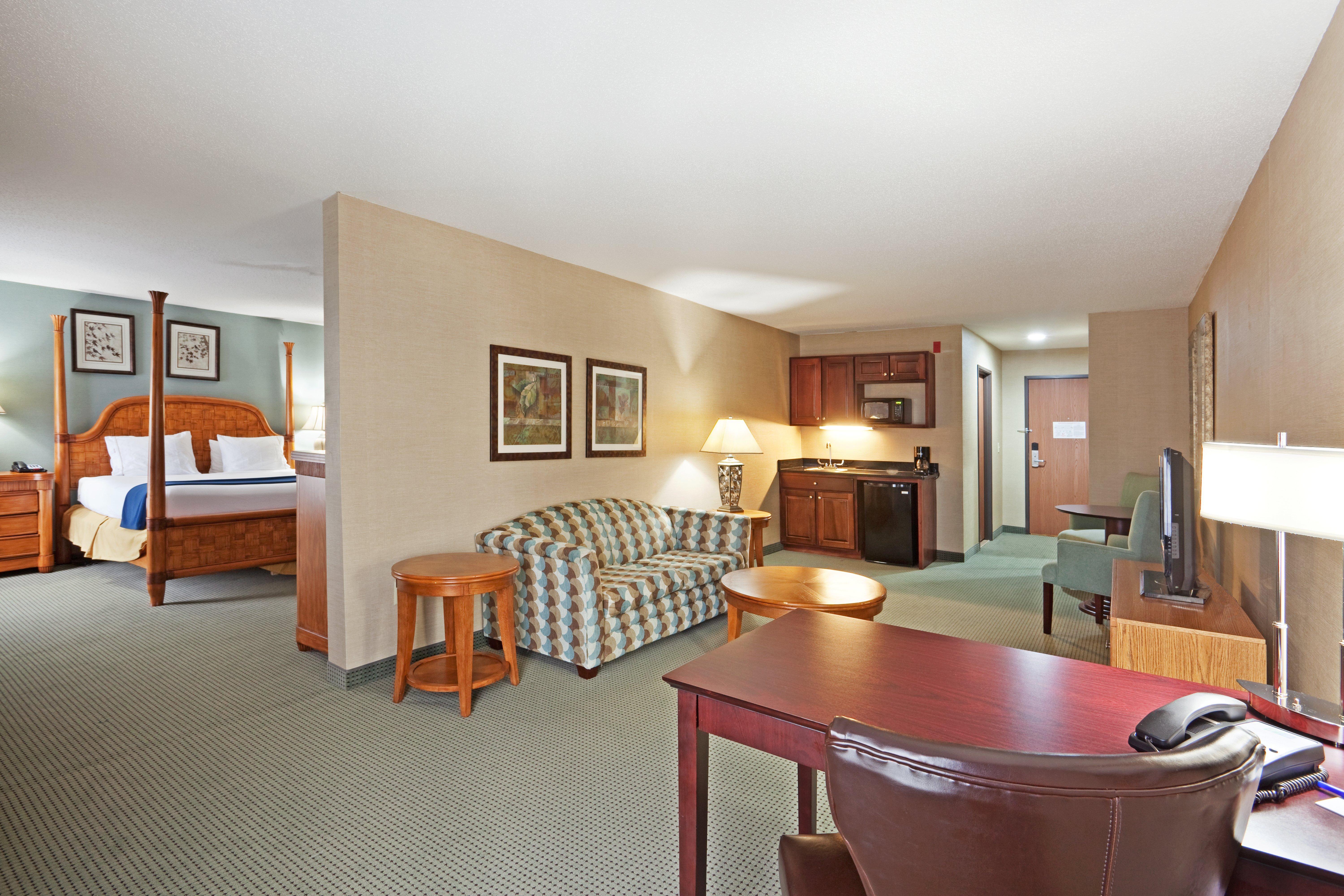 Holiday Inn Express And Suites Meriden By Ihg Екстер'єр фото