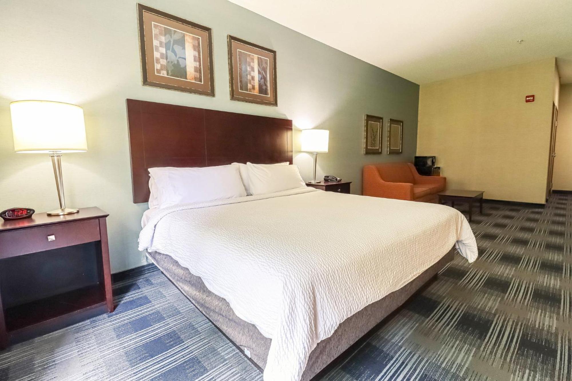 Holiday Inn Express And Suites Meriden By Ihg Екстер'єр фото